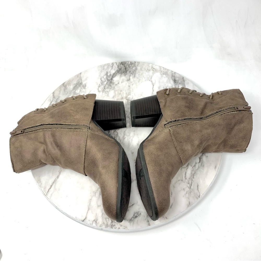 Fergalicious Trina Corset Lace Spat Heeled Booties 7.5 Bohemian Western Neutral - Picture 7 of 16